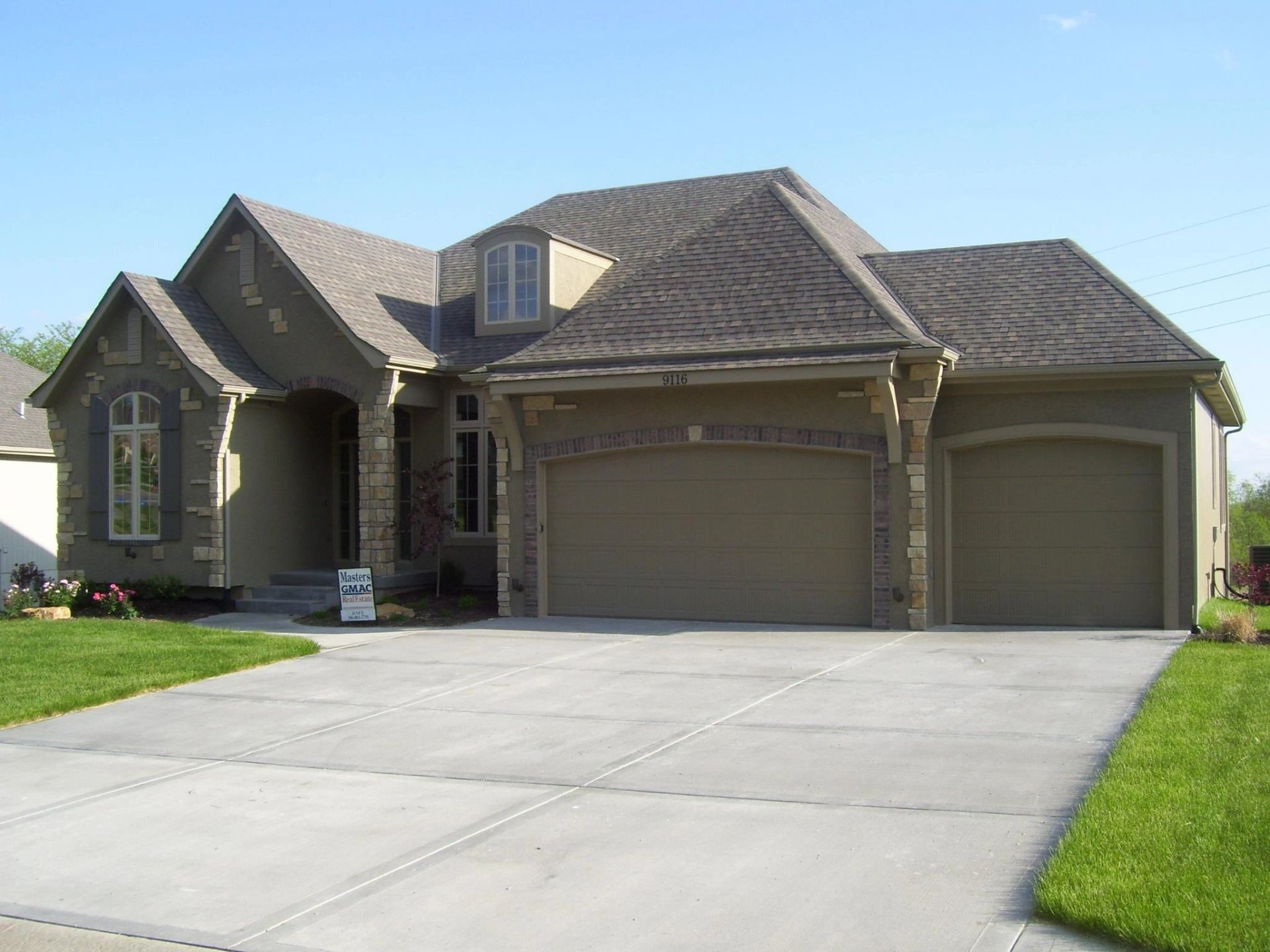Signature Roofing — roofing work — Kansas City Metro